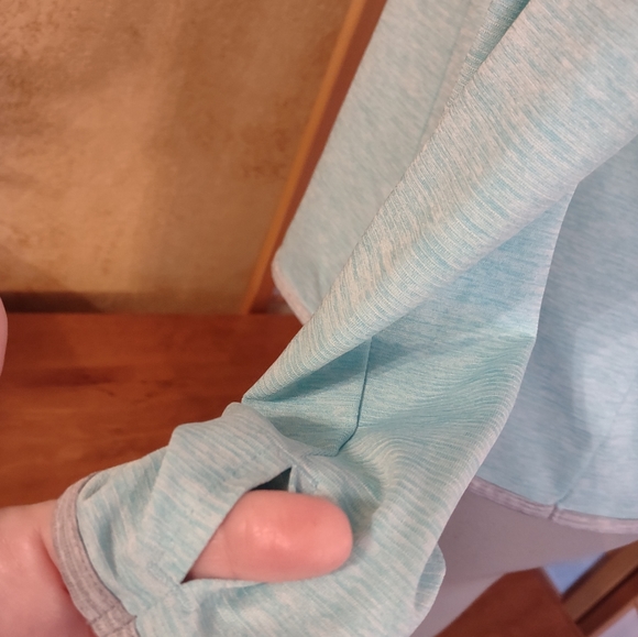 Under Armour heat gear pullover, small FINAL PRICE DROP 💧💧💧💧💧 - Picture 6 of 8